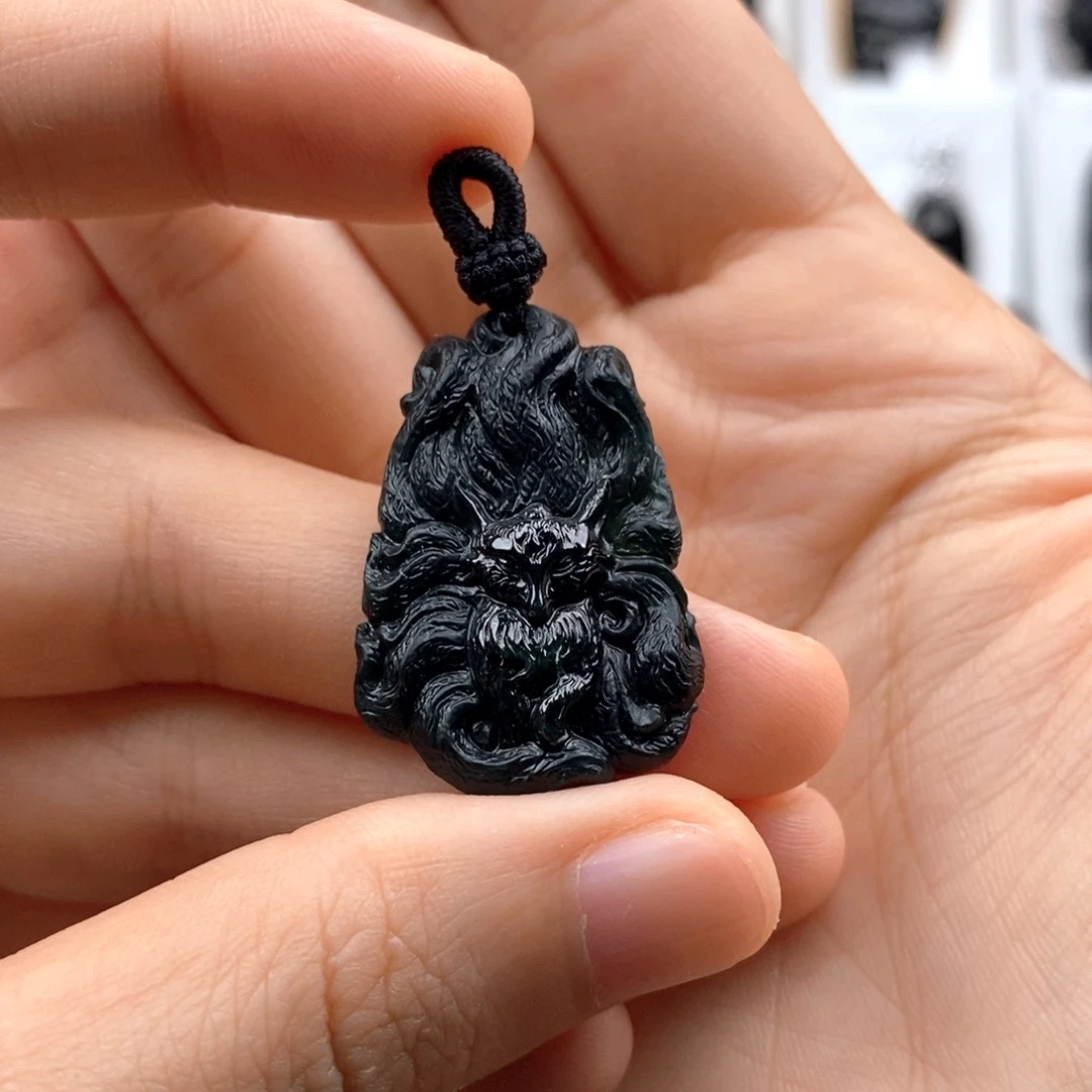 颈饰未镶嵌翡翠九尾狐