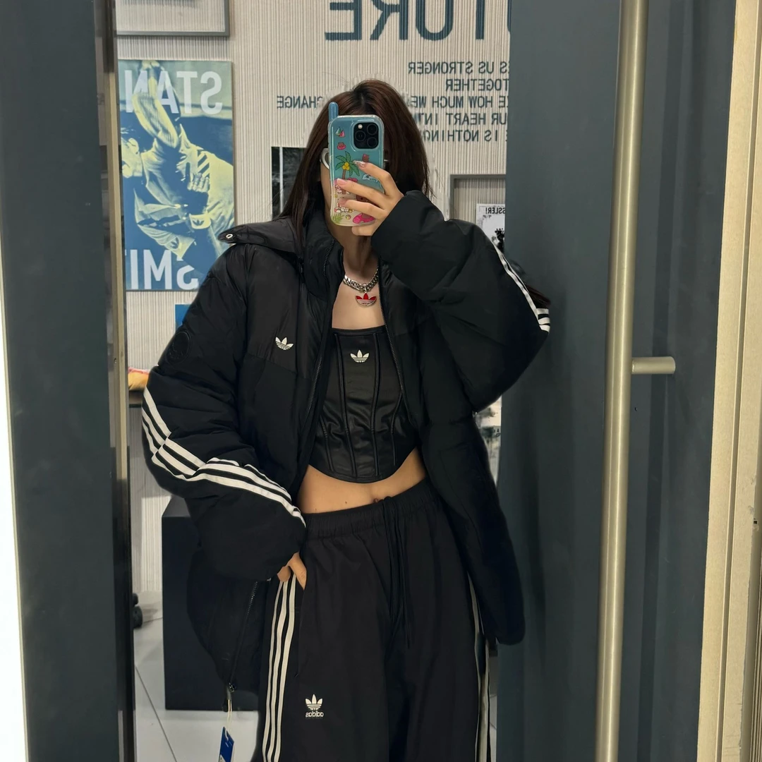 adidas/阿迪达斯科技冬季保暖运动宽松鸭绒连帽面包羽绒服KC0173
