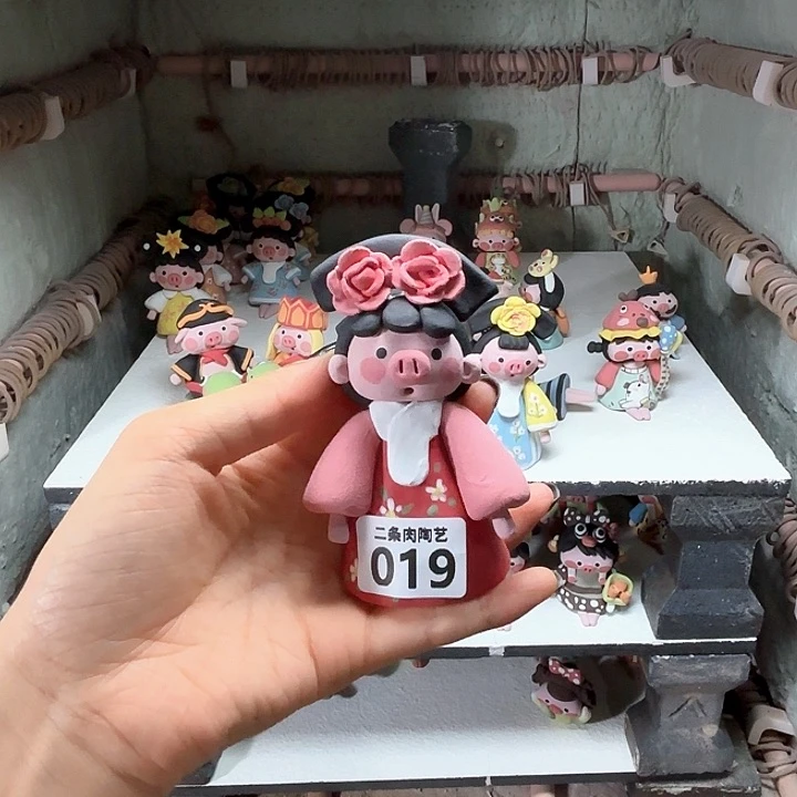 甜***酱摆件二条肉陶瓷摆件猪小妹猪猪猪