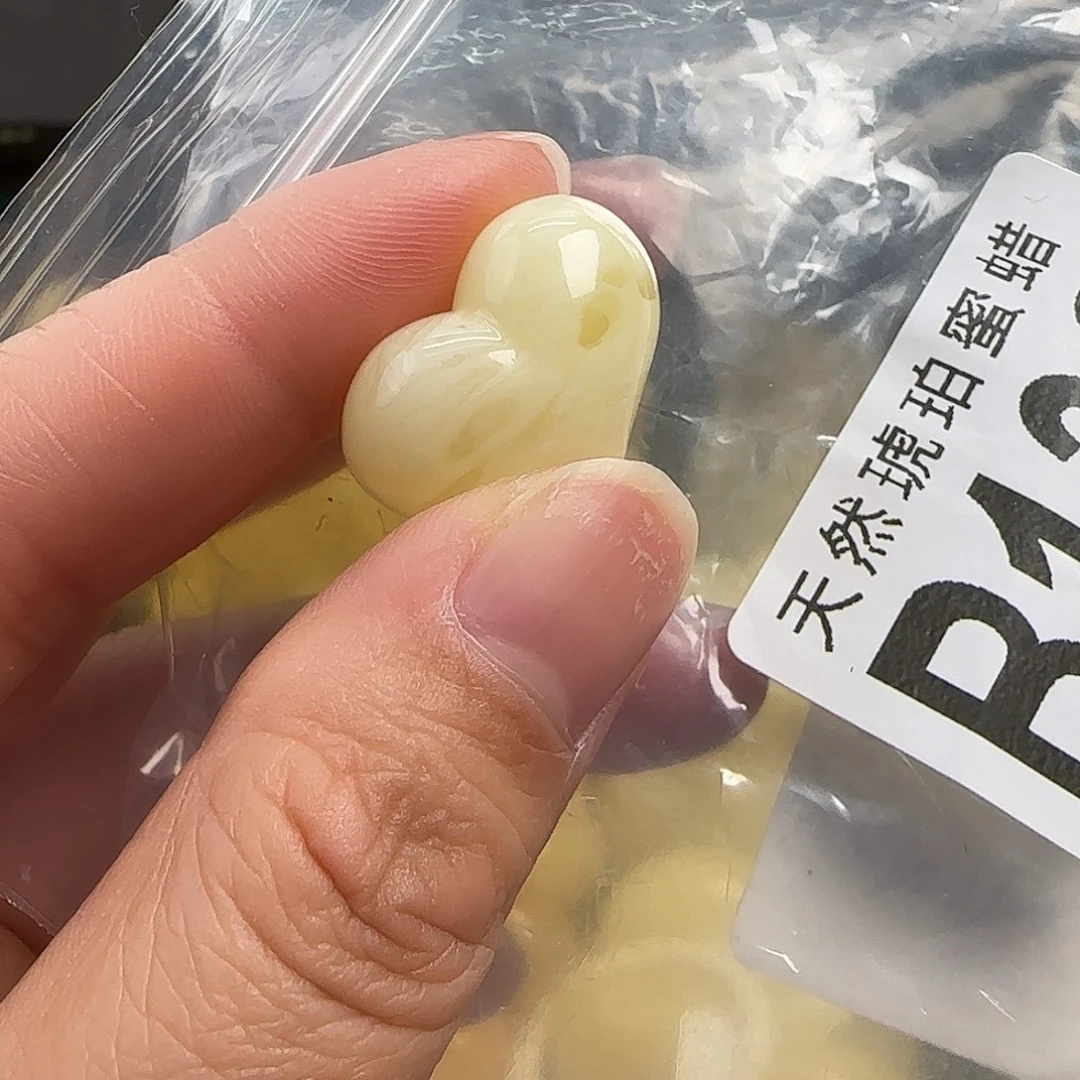 蜜蜡未镶嵌珠宝奇石