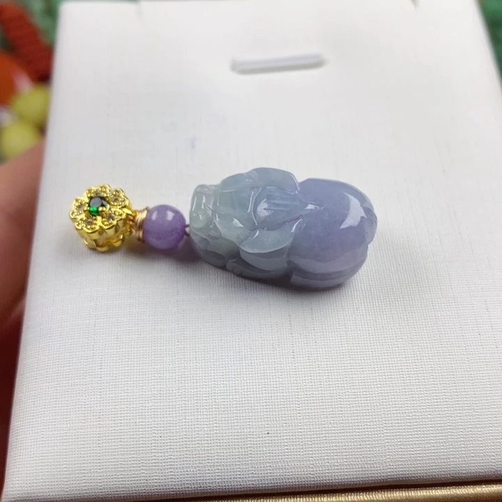 翡翠未镶嵌吊坠(赠链)