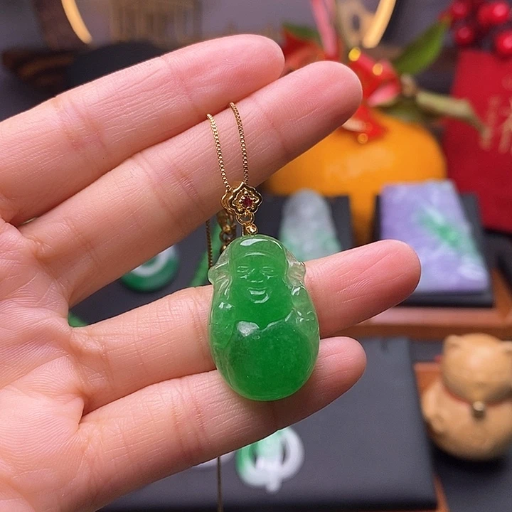 翡翠颈饰未镶嵌财神