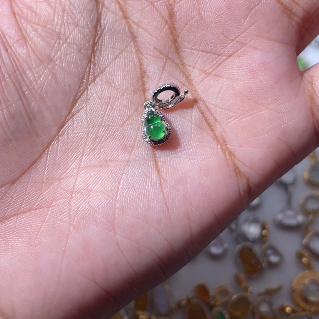 吊坠(不含链)18K金镶嵌翡翠