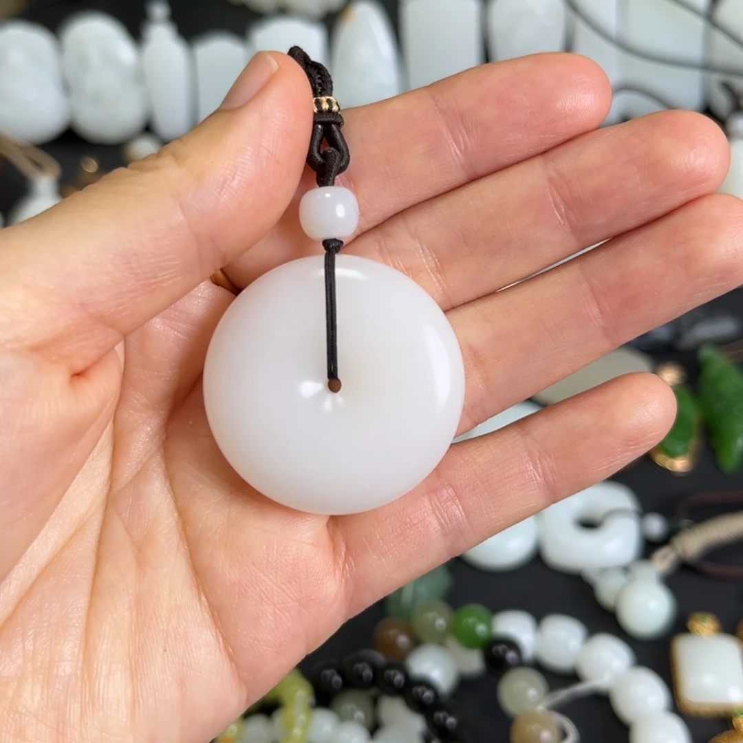 和田玉未镶嵌吊坠(赠链)