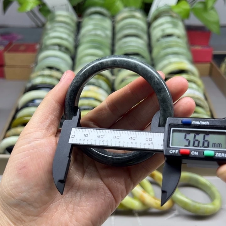 蛇纹石玉未镶嵌手镯102