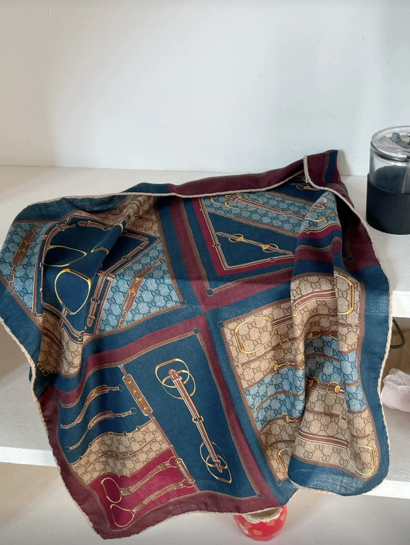 65尺寸手卷边 桑蚕丝羊毛中方巾 秋冬复古老钱轻奢风（伦敦下午茶）