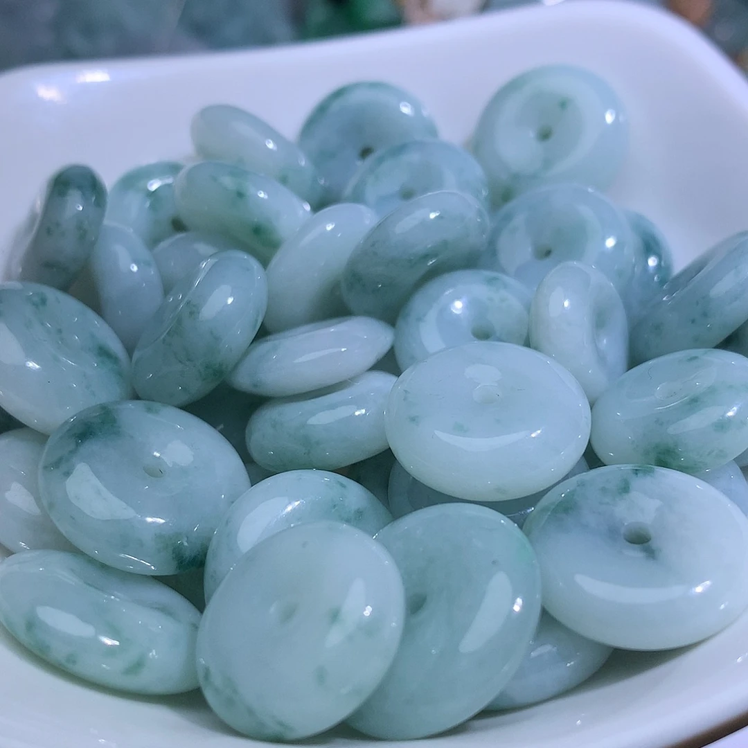 翡翠未镶嵌颈饰发1个