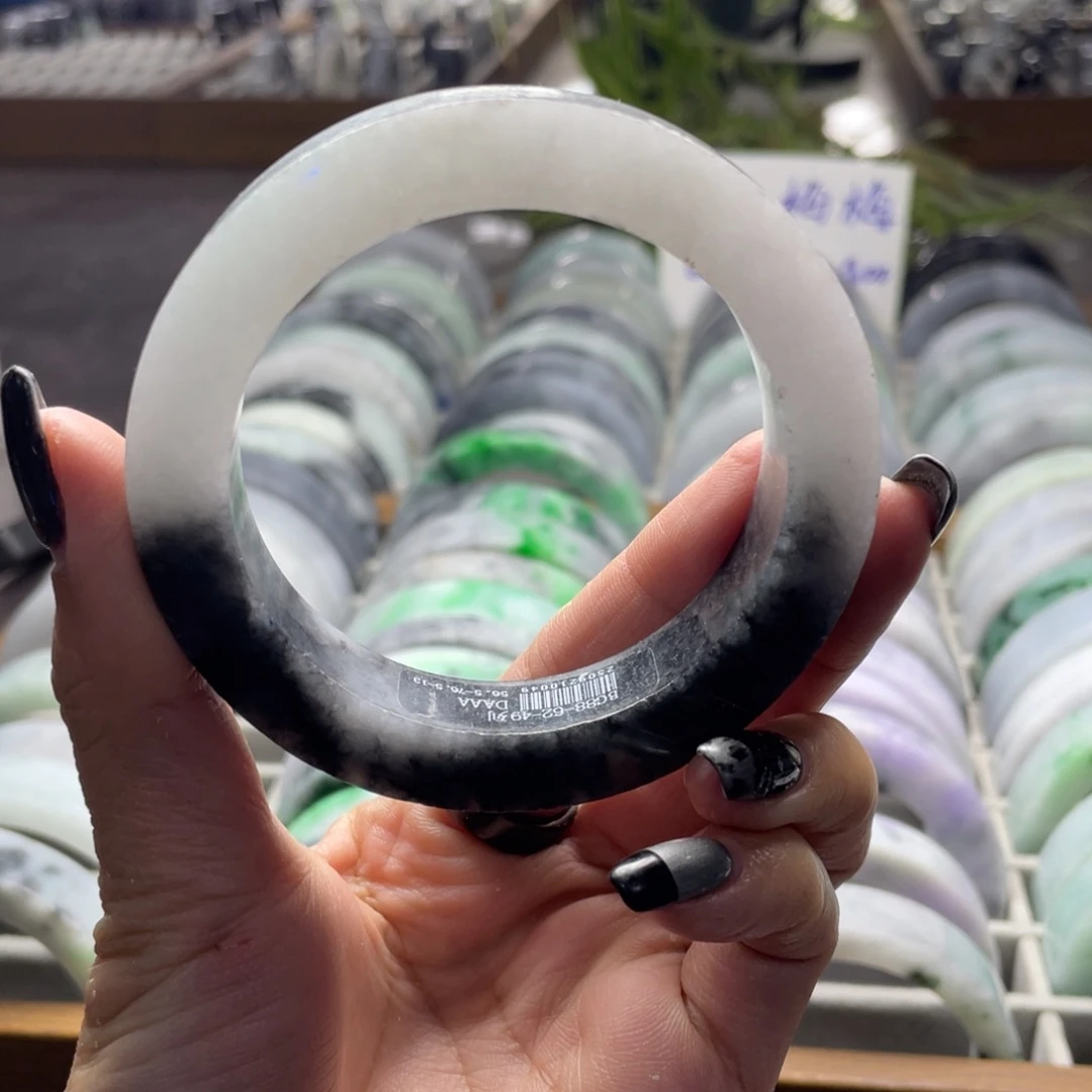 定制翡翠未镶嵌翡翠手镯