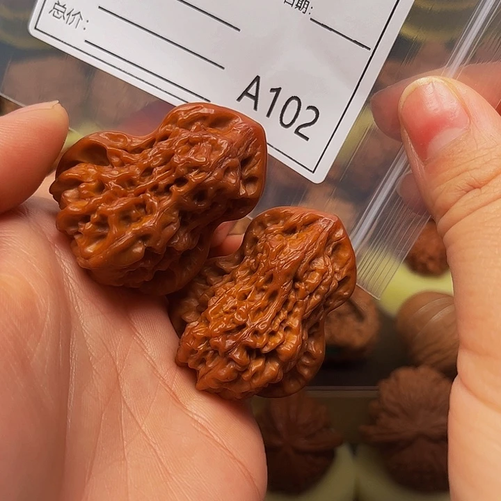 文玩核桃把件lo mo w w