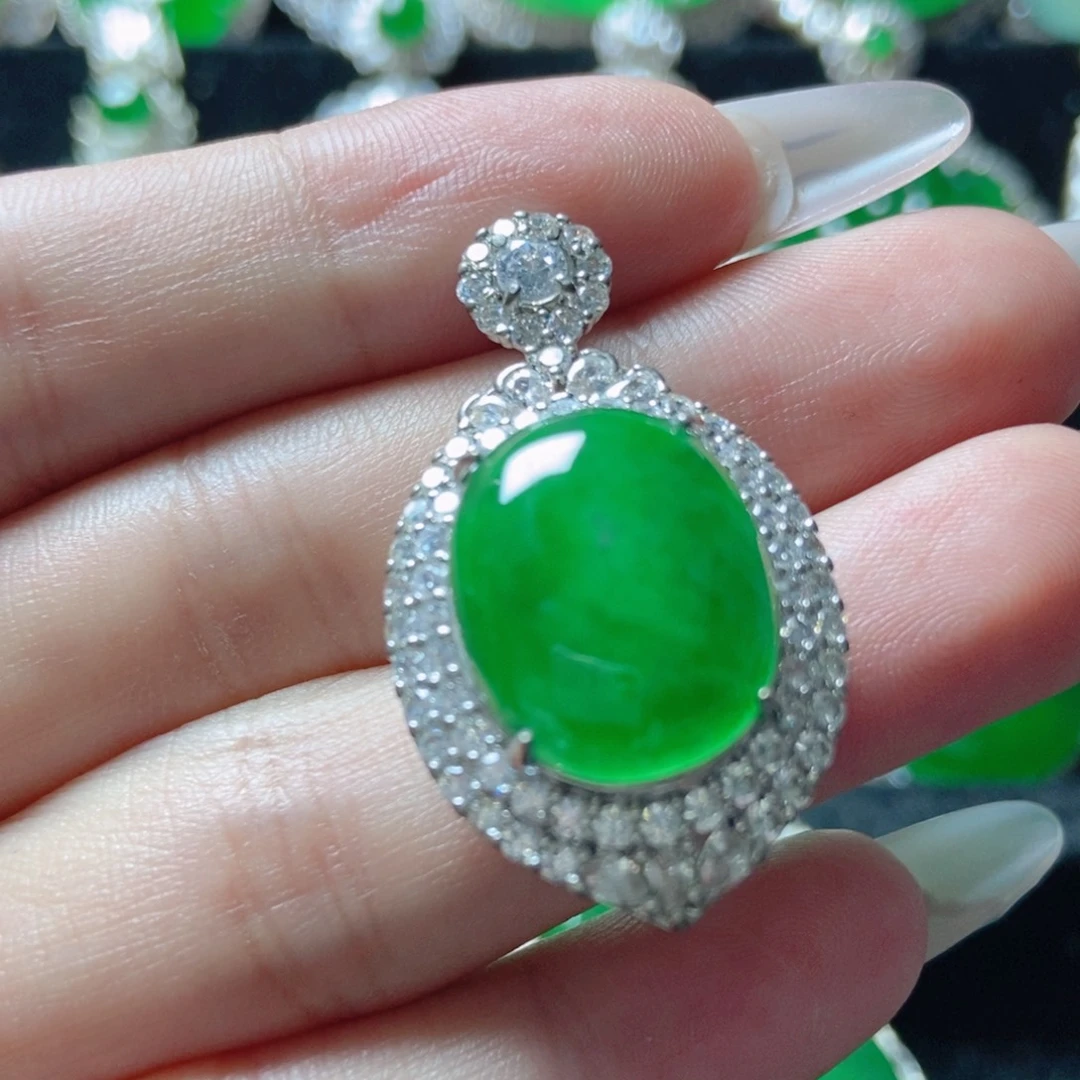 翡翠未镶嵌颈饰