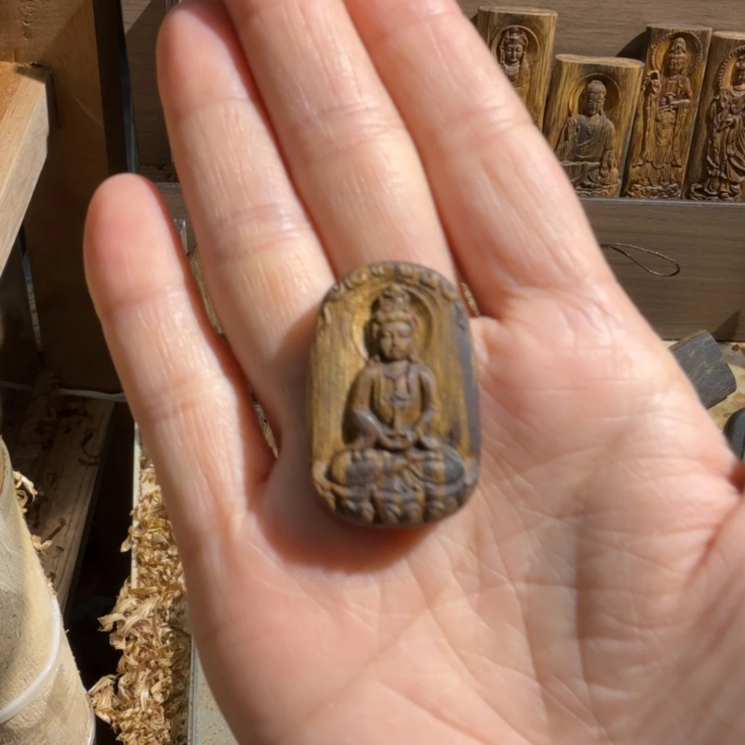 沉香沉香碎屑白棋楠雕刻牌2.9克