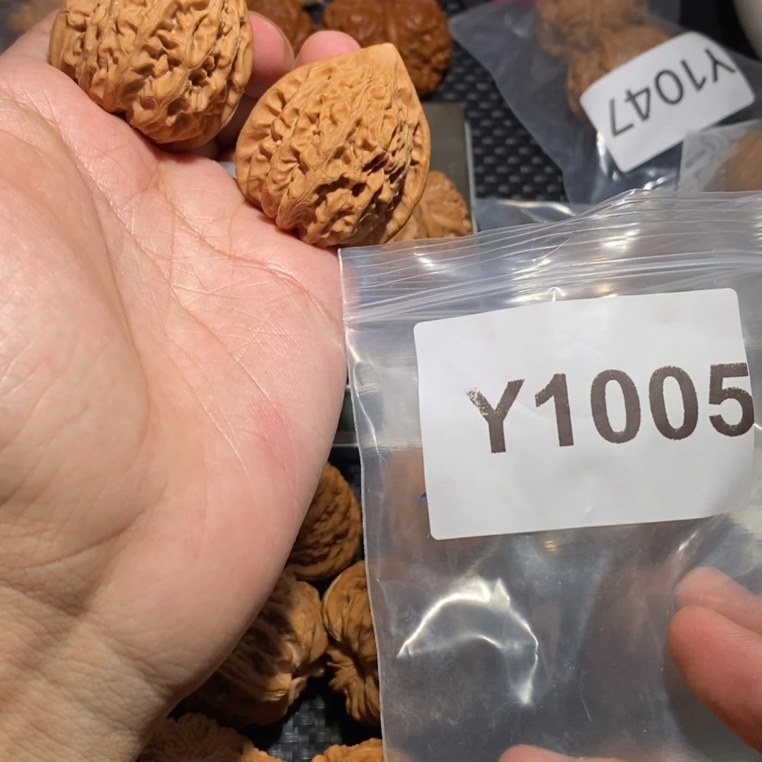 文玩核桃把件37全品金牛