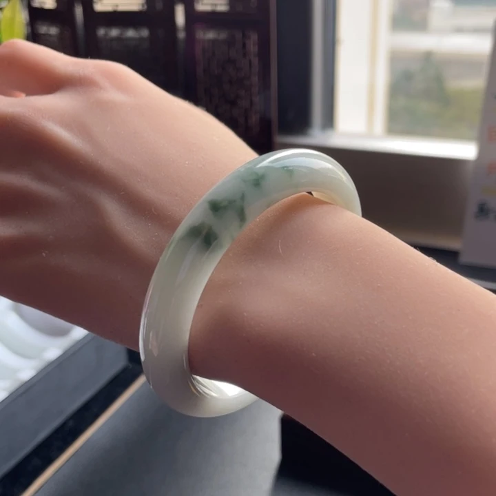 翡翠未镶嵌手镯01