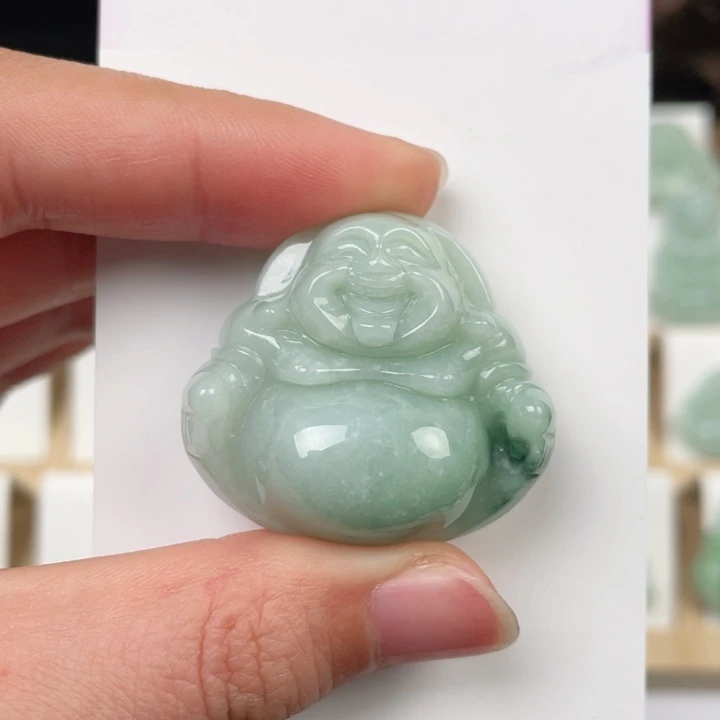 翡翠颈饰未镶嵌佛公