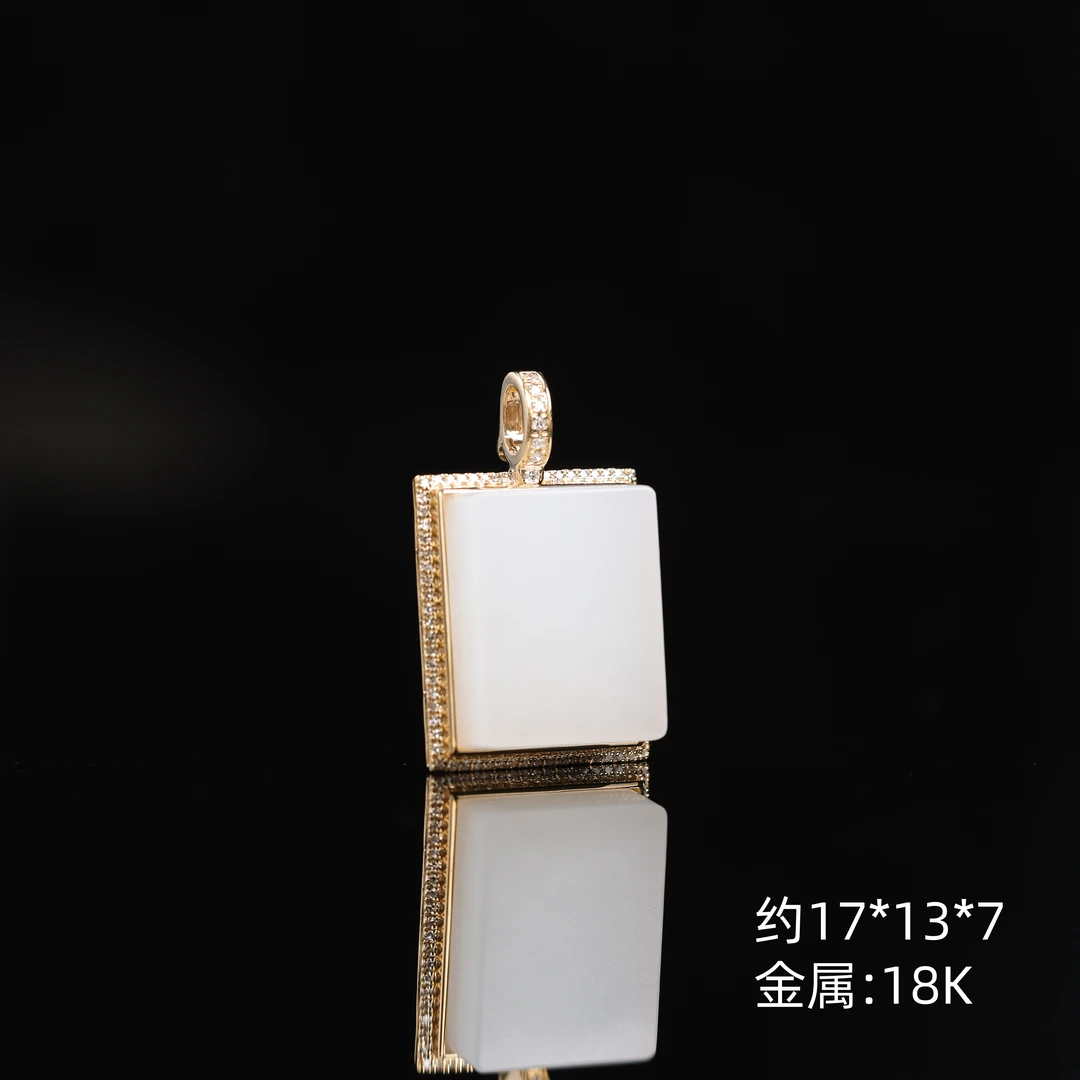 本真 | “你好小姐姐"”编号7900”和田玉顶俄高白白玉小无事牌吊坠