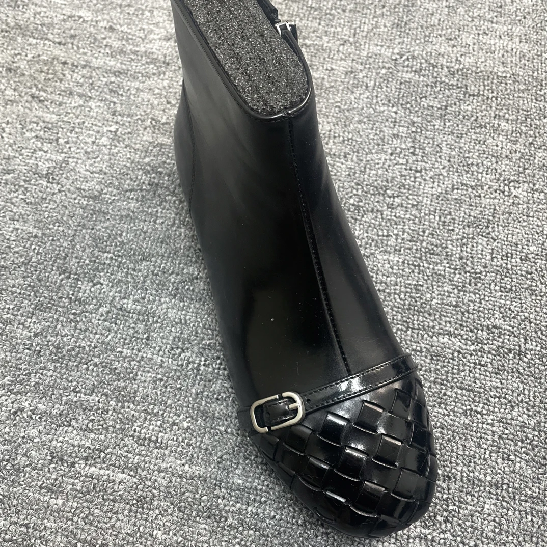 断码特价胎牛皮平底女靴