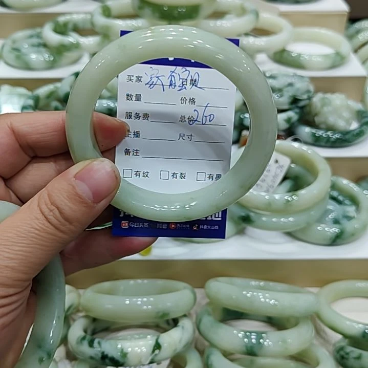 透闪石-蛇纹石玉手镯未镶嵌家***?