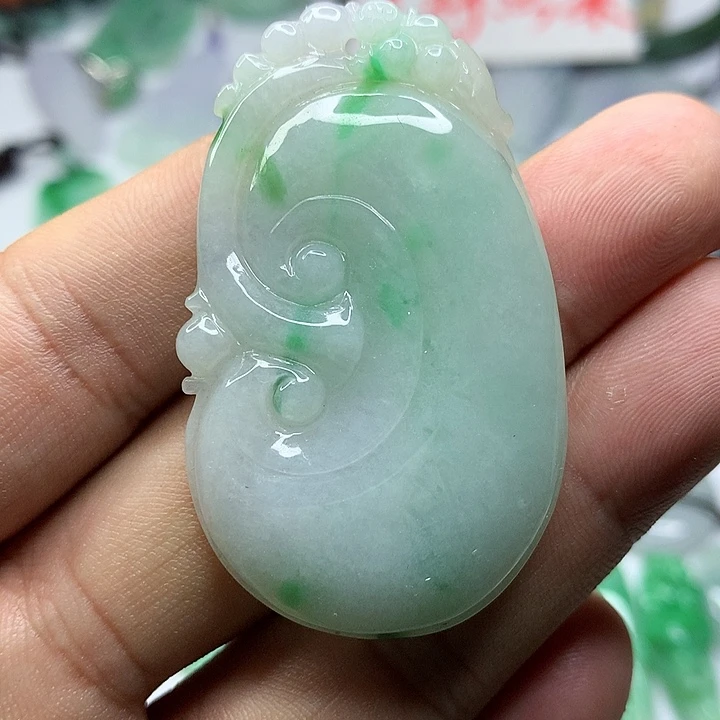 翡翠未镶嵌吊坠(赠链)