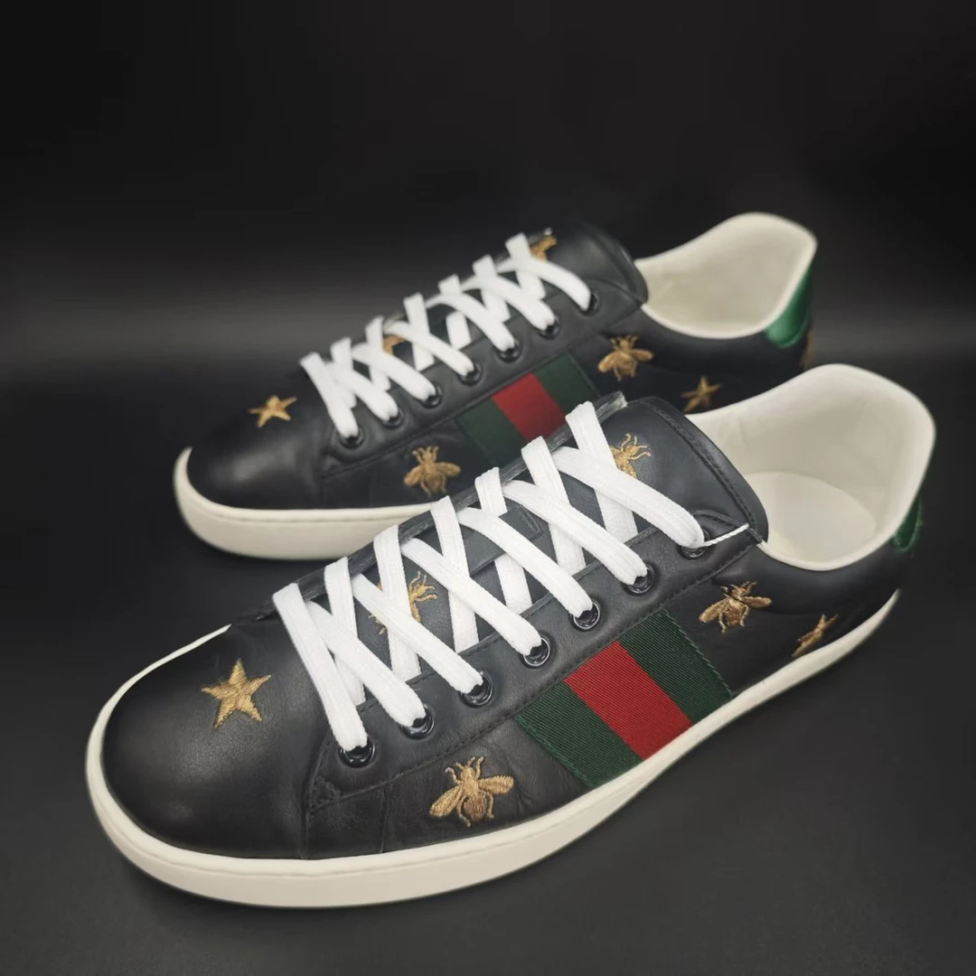 95新 GUCCI/古驰 时尚黑色五角星蜜蜂烫金刺绣板鞋42  lb747