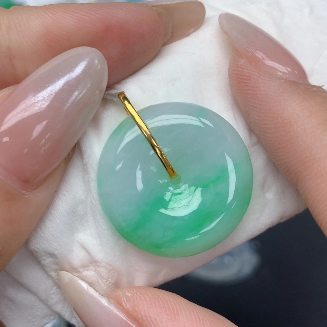 颈饰18K金镶嵌翡翠