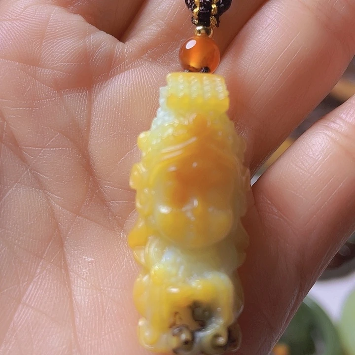 未镶嵌岫岩河磨玉（透闪石质玉）挂件