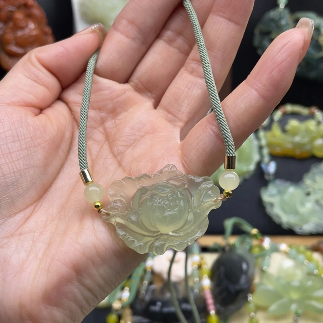 蛇纹石玉未镶嵌颈饰