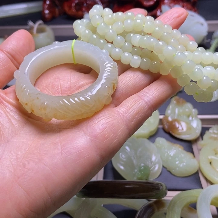 海***咸和田玉未镶嵌挂件