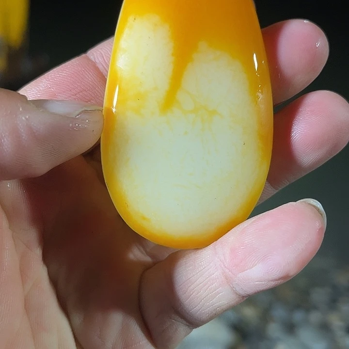 和田玉（糖玉）未镶嵌珠宝奇石