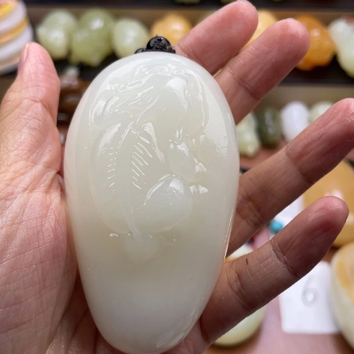 清***月石材古青石手把件