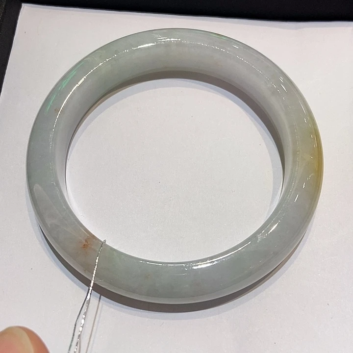 翡翠手镯未镶嵌玉镯