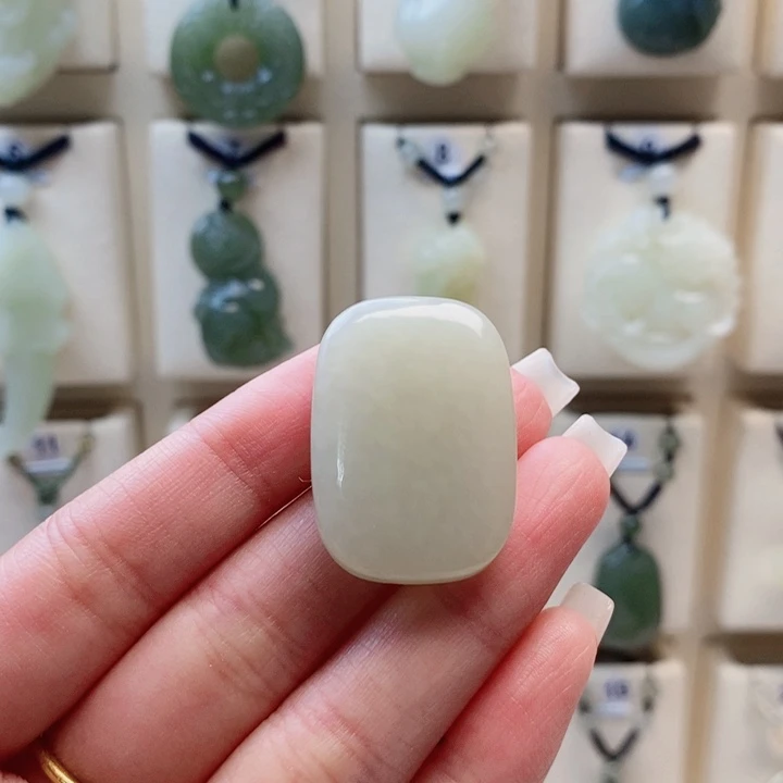 我****和田玉未镶嵌颈饰