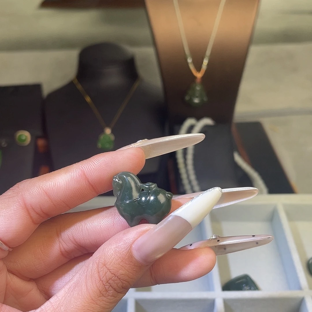 颈饰未镶嵌和田玉