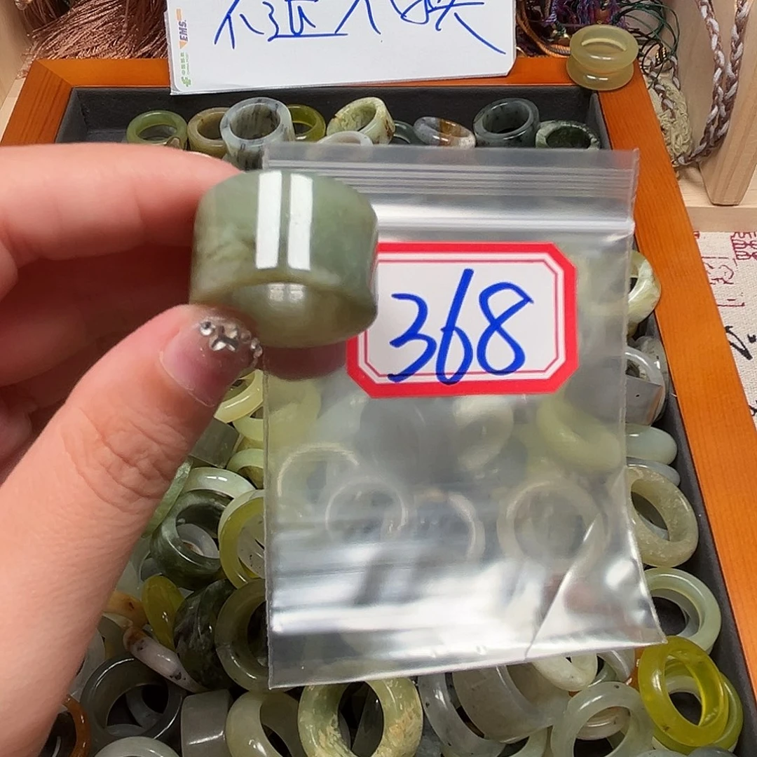 冷****未镶嵌蛇纹石玉珠宝奇石