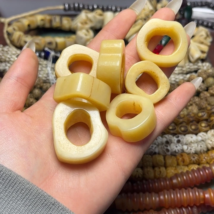 玻璃颈饰牛骨跑环一颗
