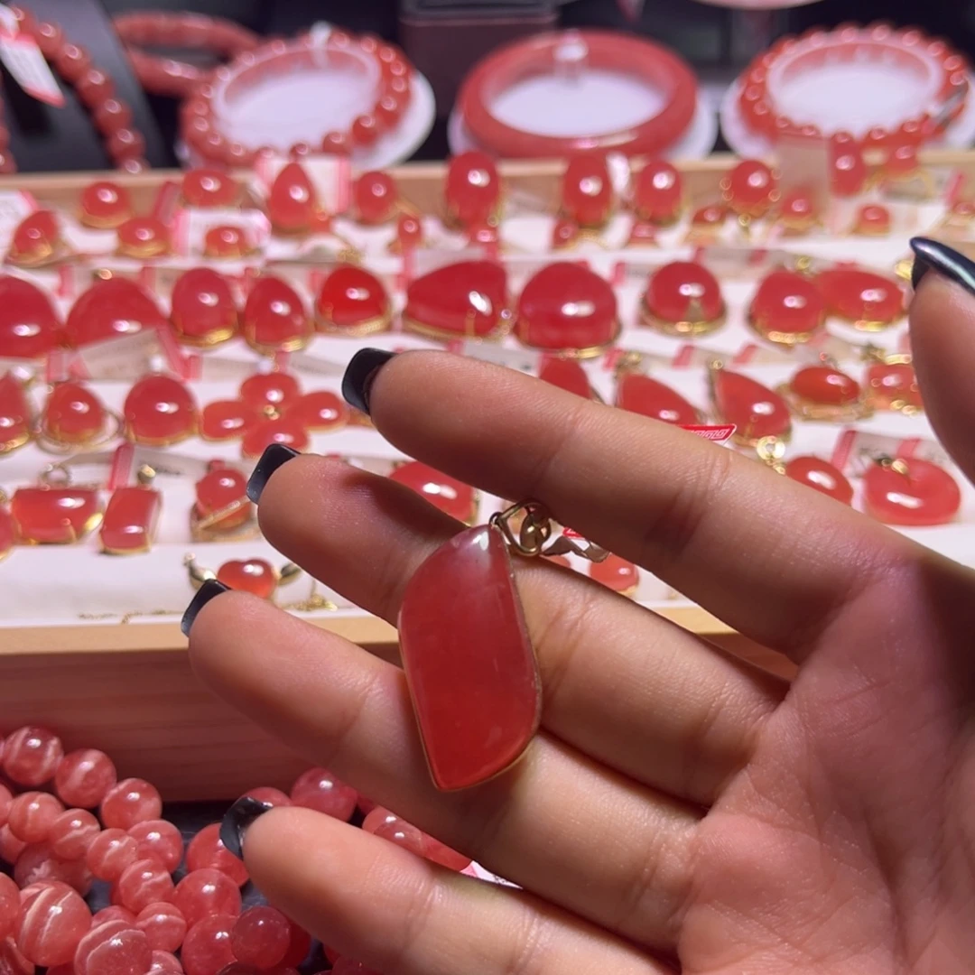 菱锰矿（红纹石）18K金镶嵌颈饰随行吊坠8.22g