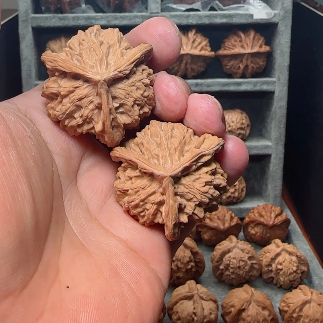 【闪购商品】文玩核桃吊坠墨*、盘山