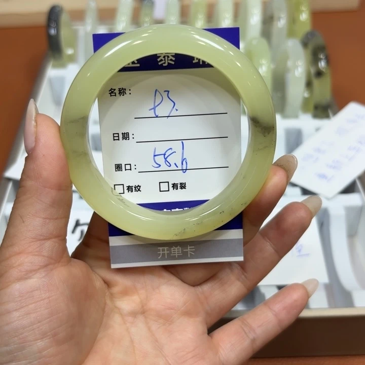 未镶嵌岫玉手镯天然