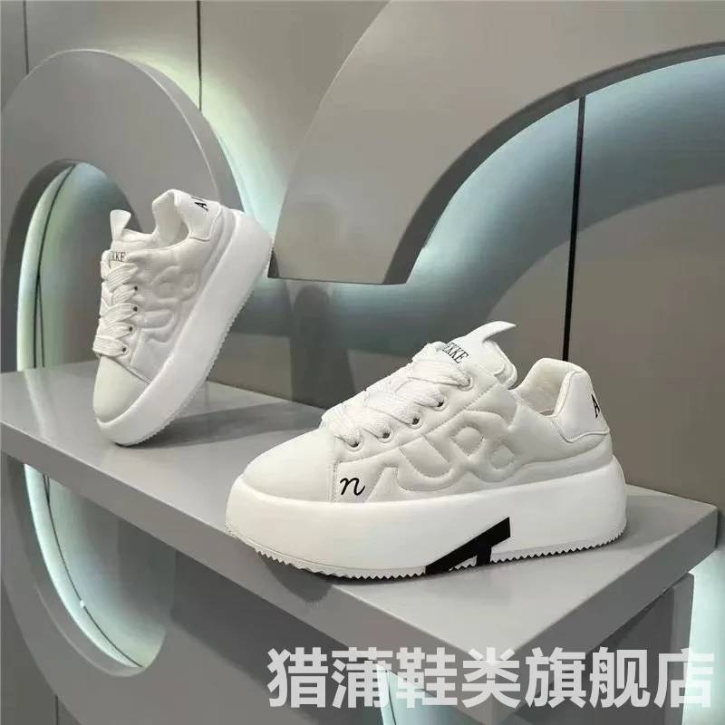 男鞋秋季2025新款高级感韩版百搭休闲白色板鞋运动厚底增高小白鞋