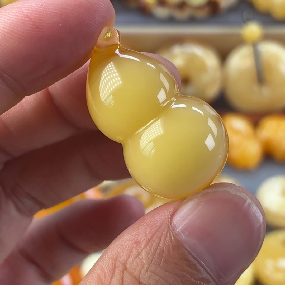 琥珀未镶嵌裸石6.76克