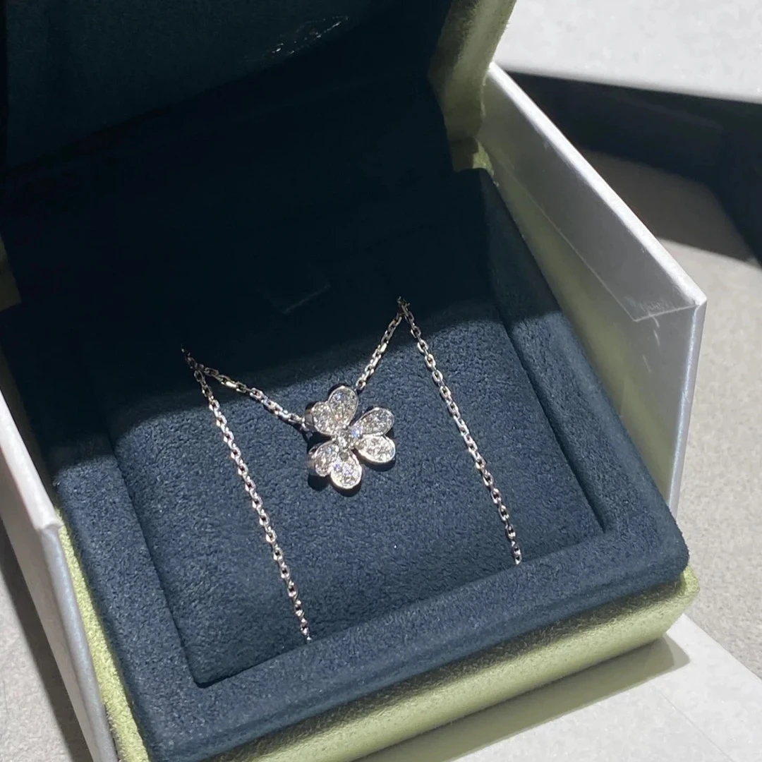 项链  项链 时尚轻奢收藏梵三叶草项链A510