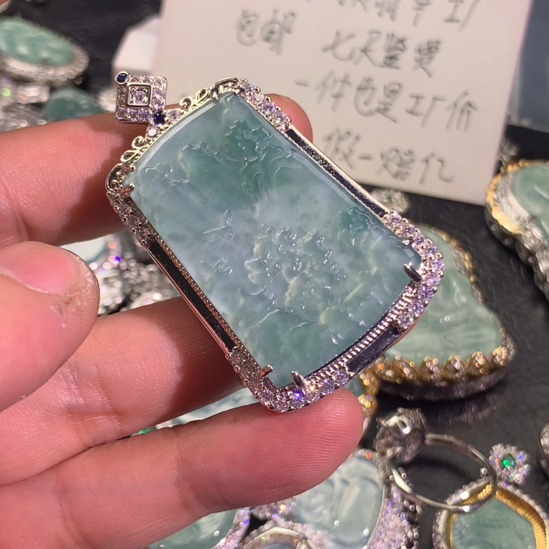 翡翠颈饰未镶嵌山水