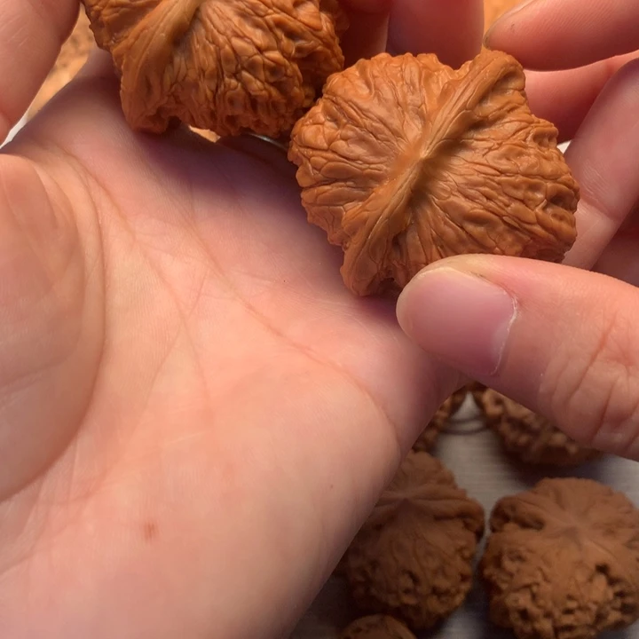 智***里把件文玩核桃血麒麟