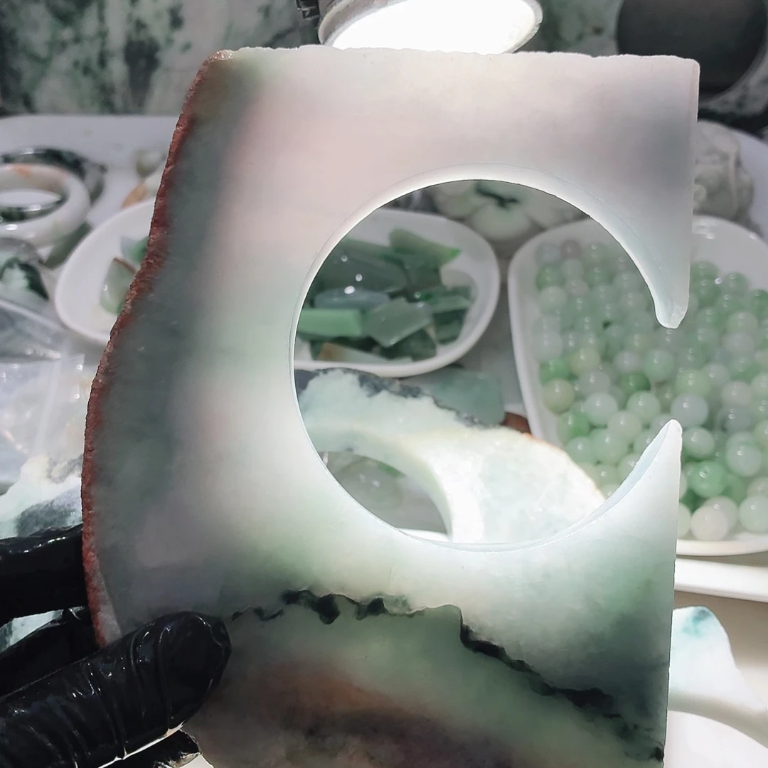 翡翠未镶嵌颈饰边角料