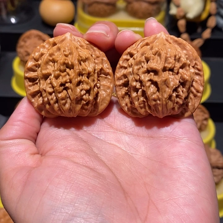 文玩核桃把件文玩核桃42尺蟠龙纹