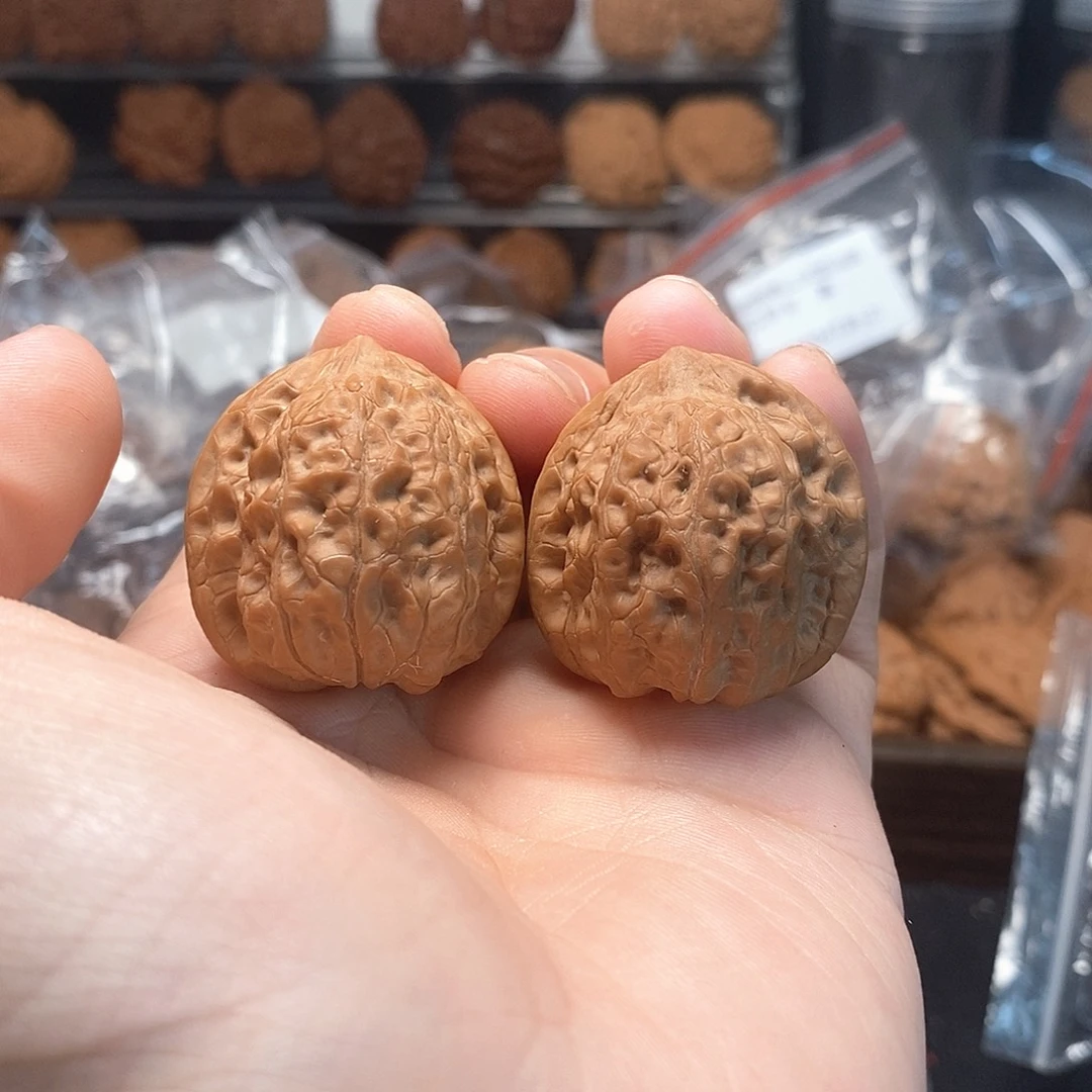 1文玩核桃蜡皮小狮子33-133