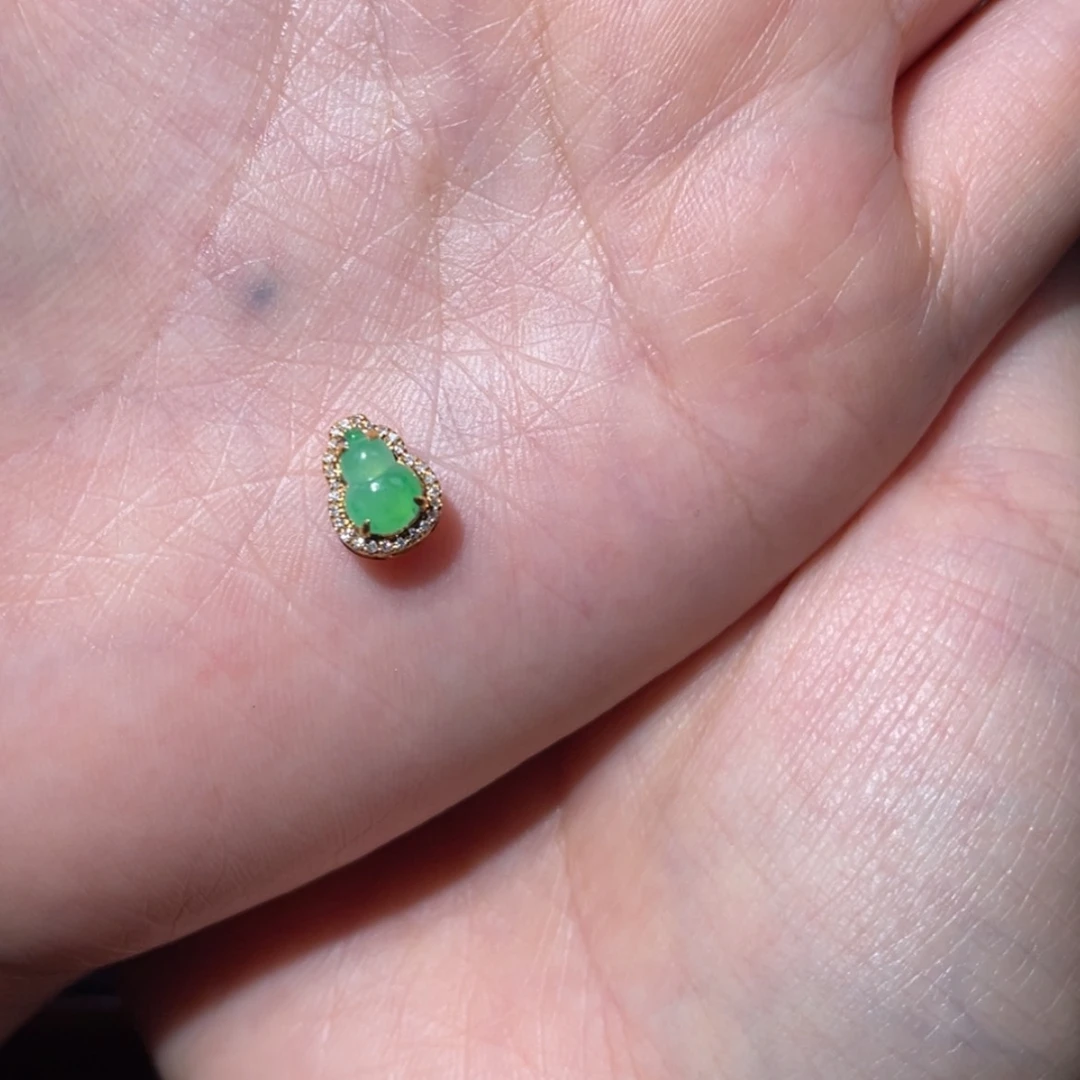 【闪购商品】颈饰18K金镶嵌翡翠