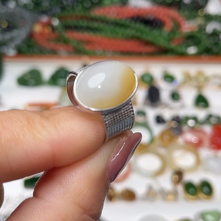 和田玉（糖玉）银S925镶嵌戒指花色多样性发货