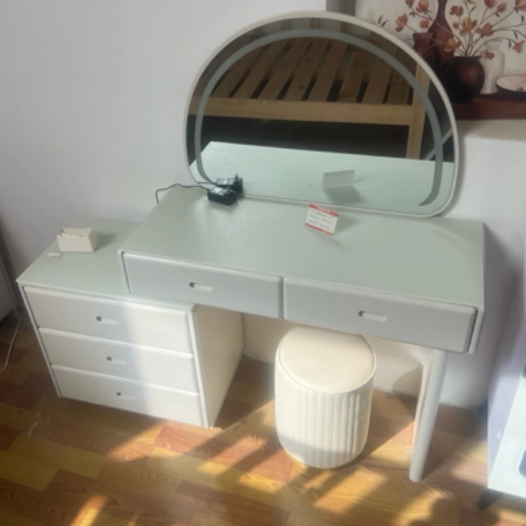 【新疆包邮】实体店大小可调节耐磨云朵梳妆台