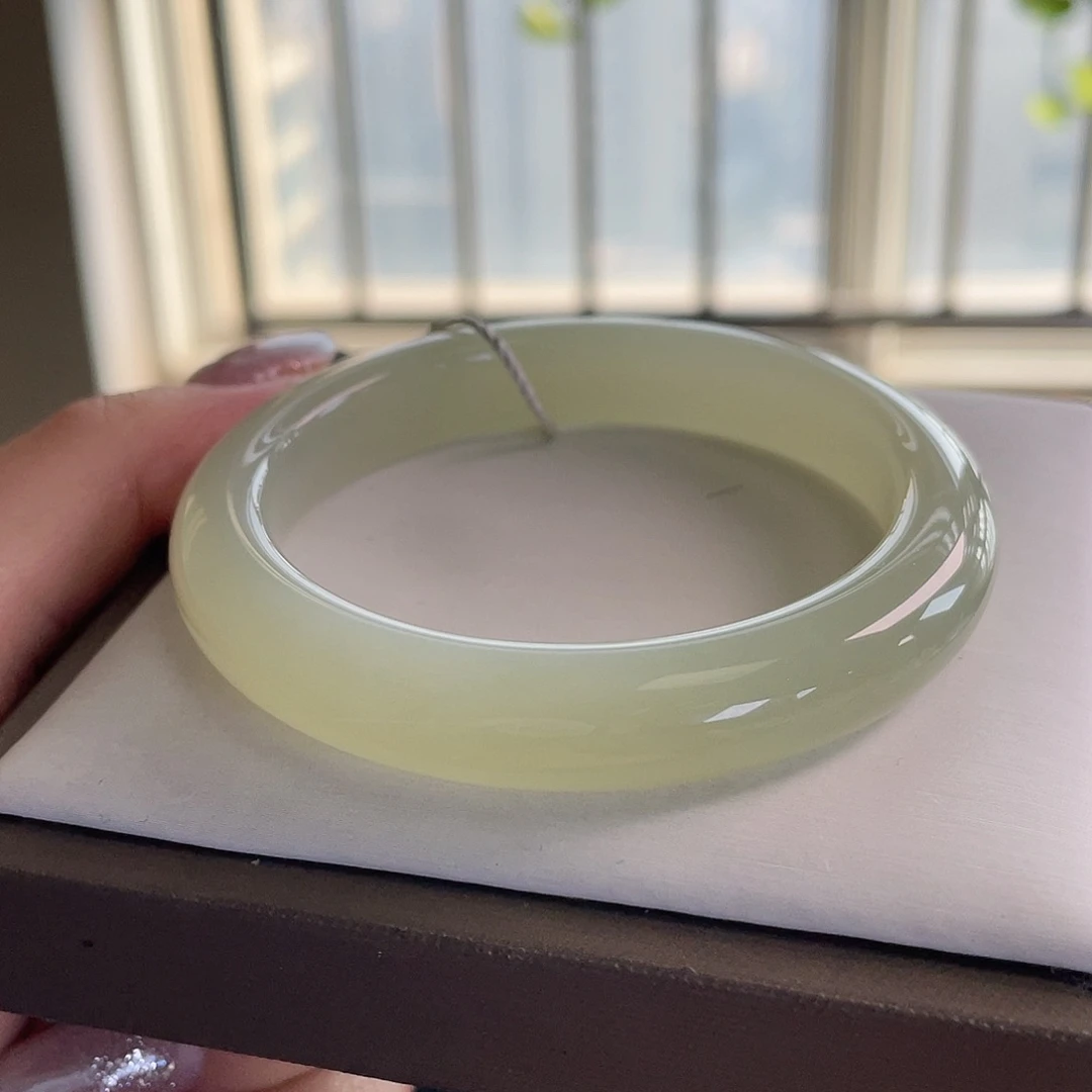 和田玉未镶嵌手镯老料