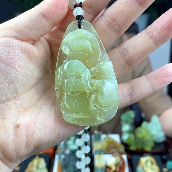 蛇纹石玉颈饰未镶嵌